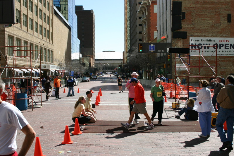 2007/02(February)/CowTown-Marathon/800x600_2007-02-24-CowTown-marathon-Suzi-Fort-Worth-83.JPG