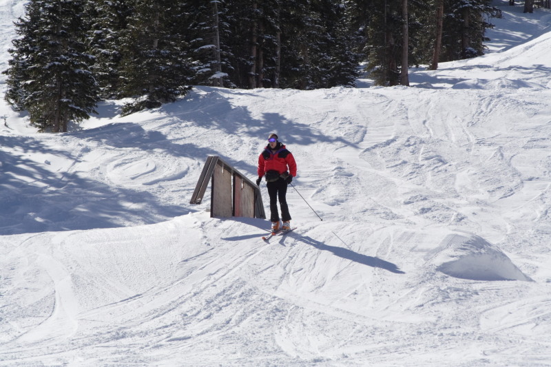 2007/03(March)/03_11_Loveland_Ski_Trip_Day_2/800x600_2007-03-11-Loveland_Ski-Trip-58-Travis.JPG