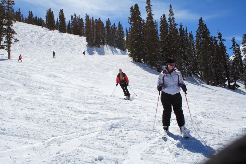 2007/03(March)/03_11_Loveland_Ski_Trip_Day_2/800x600_2007-03-11-Loveland_Ski-Trip-65-Travis-Marci.JPG