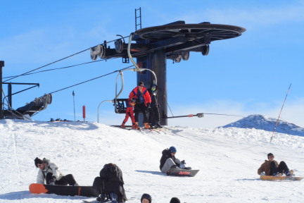 2007-03-12-Loveland_Ski-Trip-02-Dax-Travis-Suzi.JPG