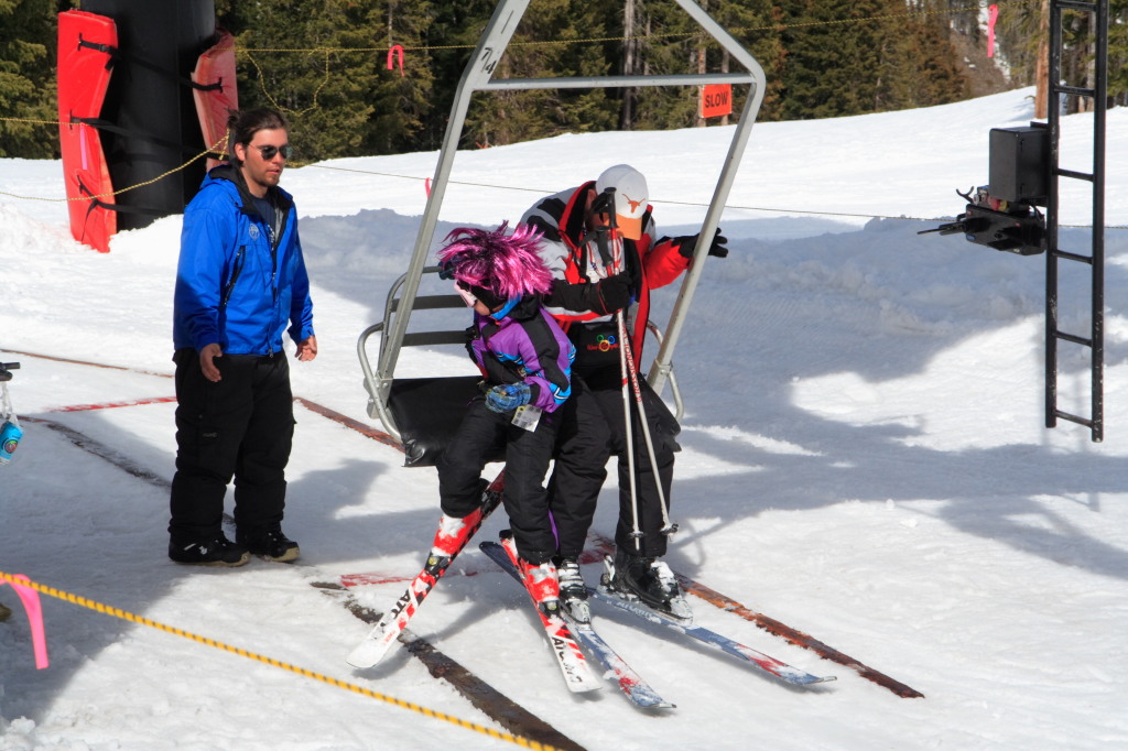 2007-03-13-Loveland-Ski-Trip-089-Ren-Brittney-charlift.JPG