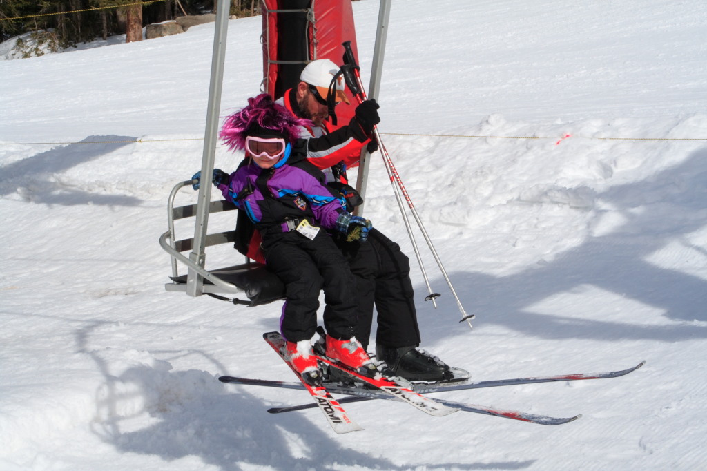 2007-03-13-Loveland-Ski-Trip-092-Ren-Brittney-charlift.JPG
