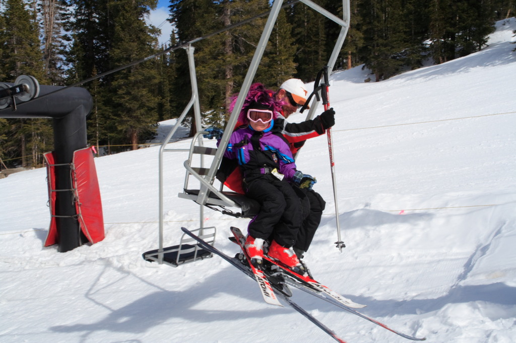 2007-03-13-Loveland-Ski-Trip-093-Ren-Brittney-charlift.JPG