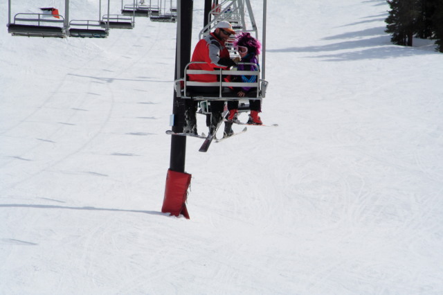 2007-03-13-Loveland-Ski-Trip-114-Ren-Brittney-chairlift.JPG