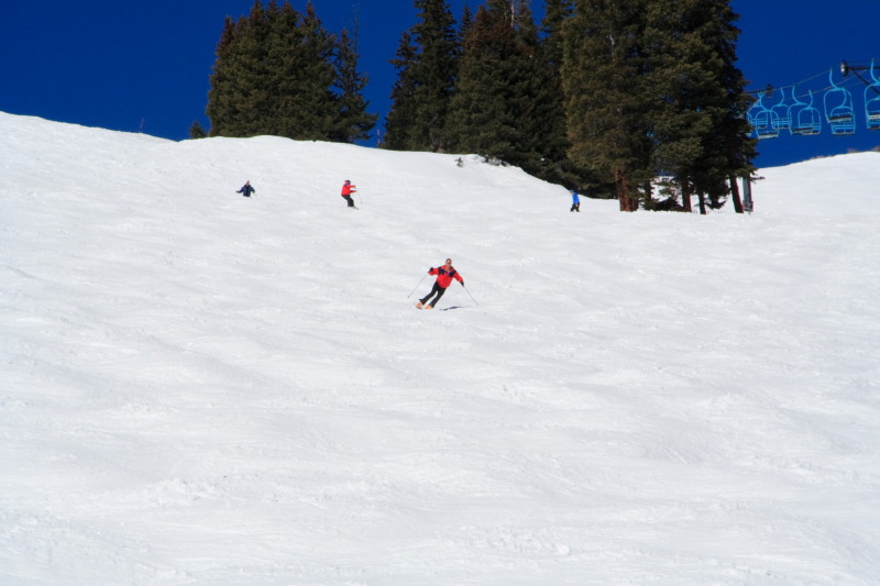 2007/03(March)/03_13_Loveland_Ski_Trip_Day_4/800x600_2007-03-13-Loveland-Ski-Trip-032-Travis.JPG
