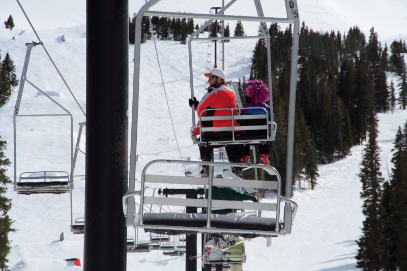 2007-03-13-Loveland-Ski-Trip-113-Ren-Brittney-chairlift.JPG