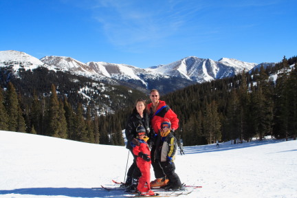 2007-03-13-Loveland-Ski-Trip-004-Suzi-Dax-Travis-Chance.JPG