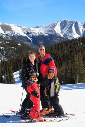 2007-03-13-Loveland-Ski-Trip-007-Suzi-Dax-Travis-Chance.JPG