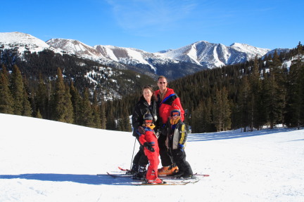 2007-03-13-Loveland-Ski-Trip-010-Suzi-Dax-Travis-Chance.JPG