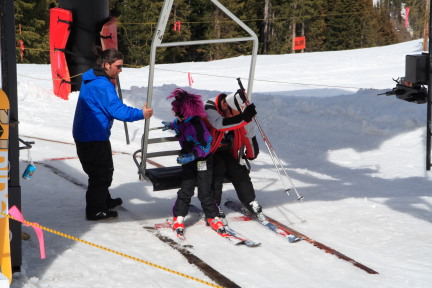 2007-03-13-Loveland-Ski-Trip-088-Ren-Brittney-charlift.JPG