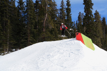 2007-03-13-Loveland-Ski-Trip-110-Ren-big-air.JPG