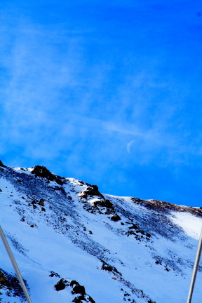 2007-03-14-Loveland-Ski-Trip-08-moon.JPG