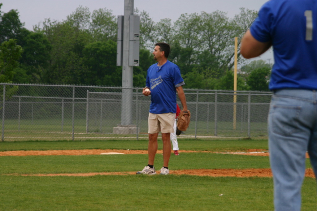 2007/04(April)/Leopards-Baseball-04-23/1024x768_2007-04-23-Leopards-vs-Reds-015-Coach-Todd.JPG
