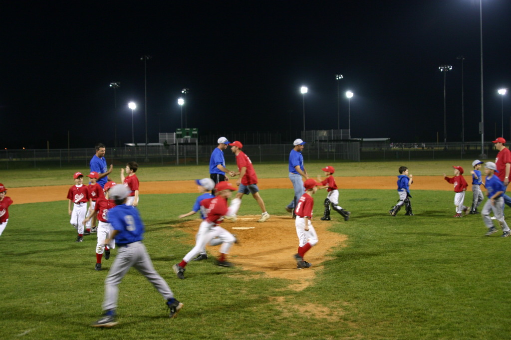 2007/04(April)/Leopards-Baseball-04-23/1024x768_2007-04-23-Leopards-vs-Reds-108-Good-Game.JPG