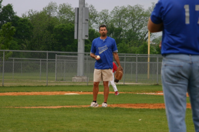 2007/04(April)/Leopards-Baseball-04-23/640x480_2007-04-23-Leopards-vs-Reds-014-Coach-Todd.JPG