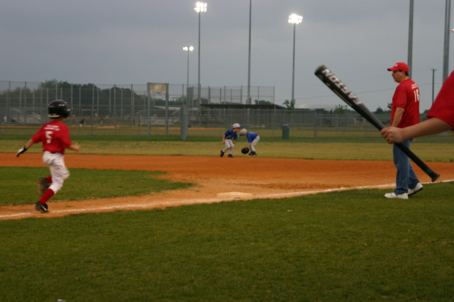 2007/04(April)/Leopards-Baseball-04-23/640x480_2007-04-23-Leopards-vs-Reds-049-Nick-Luke.JPG