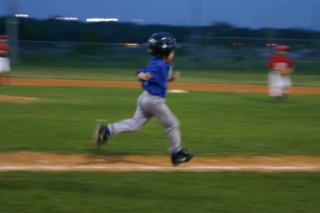 2007/04(April)/Leopards-Baseball-04-23/640x480_2007-04-23-Leopards-vs-Reds-067-Ethan.JPG