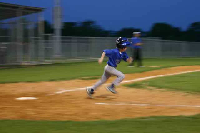 2007/04(April)/Leopards-Baseball-04-23/640x480_2007-04-23-Leopards-vs-Reds-072-Ryan.JPG