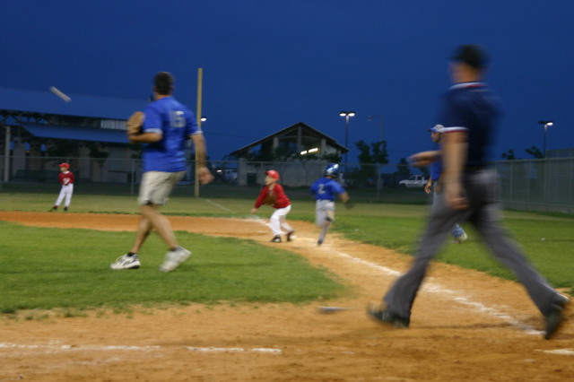 2007/04(April)/Leopards-Baseball-04-23/640x480_2007-04-23-Leopards-vs-Reds-093-Hunter.JPG