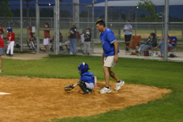 2007/04(April)/Leopards-Baseball-04-23/640x480_2007-04-23-Leopards-vs-Reds-098-Ethan-Coach-Todd.JPG