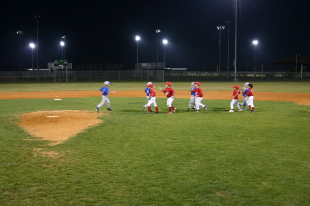 2007/04(April)/Leopards-Baseball-04-23/640x480_2007-04-23-Leopards-vs-Reds-105-Good-Game.JPG