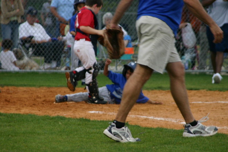 2007/04(April)/Leopards-Baseball-04-23/800x600_2007-04-23-Leopards-vs-Reds-031-Seth-slides-home.JPG