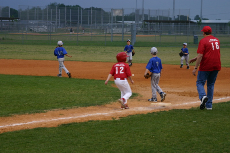 2007/04(April)/Leopards-Baseball-04-23/800x600_2007-04-23-Leopards-vs-Reds-055-Seth-Nick-Ryan-Hunter.JPG