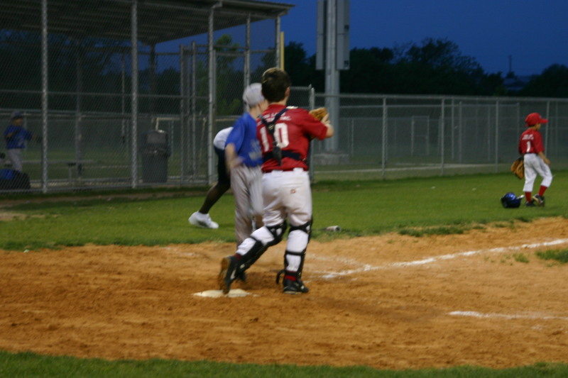 2007/04(April)/Leopards-Baseball-04-23/800x600_2007-04-23-Leopards-vs-Reds-082-Ryan-runs-home.JPG