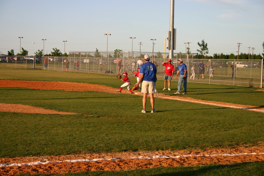 2007/04(April)/Leopards-Baseball-04-26/1024x768_2007-04-26-Leopards-vs-Reds-009-Evan-safe-at-first.JPG