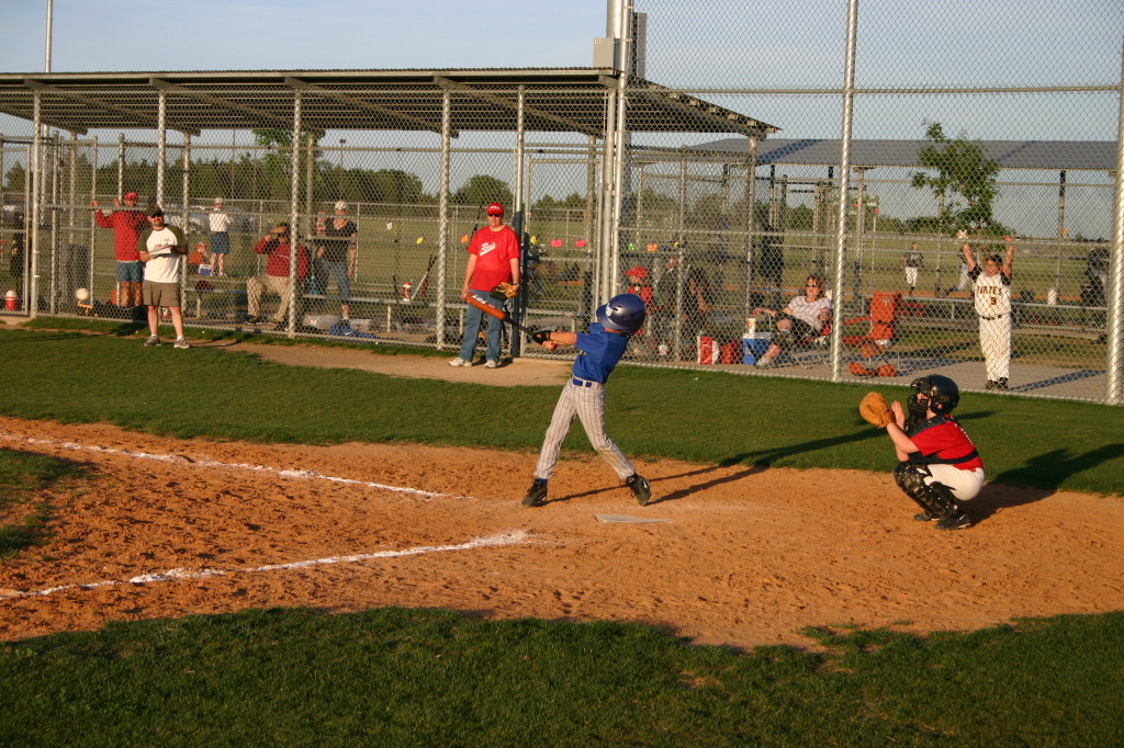 2007/04(April)/Leopards-Baseball-04-26/1024x768_2007-04-26-Leopards-vs-Reds-023-Clayton-bats.JPG