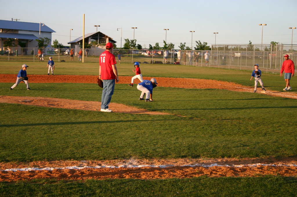 2007/04(April)/Leopards-Baseball-04-26/1024x768_2007-04-26-Leopards-vs-Reds-038-Evan-Ryan.JPG