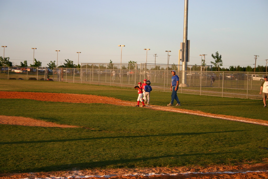 2007/04(April)/Leopards-Baseball-04-26/1024x768_2007-04-26-Leopards-vs-Reds-047-Seth-safe-at-first.JPG