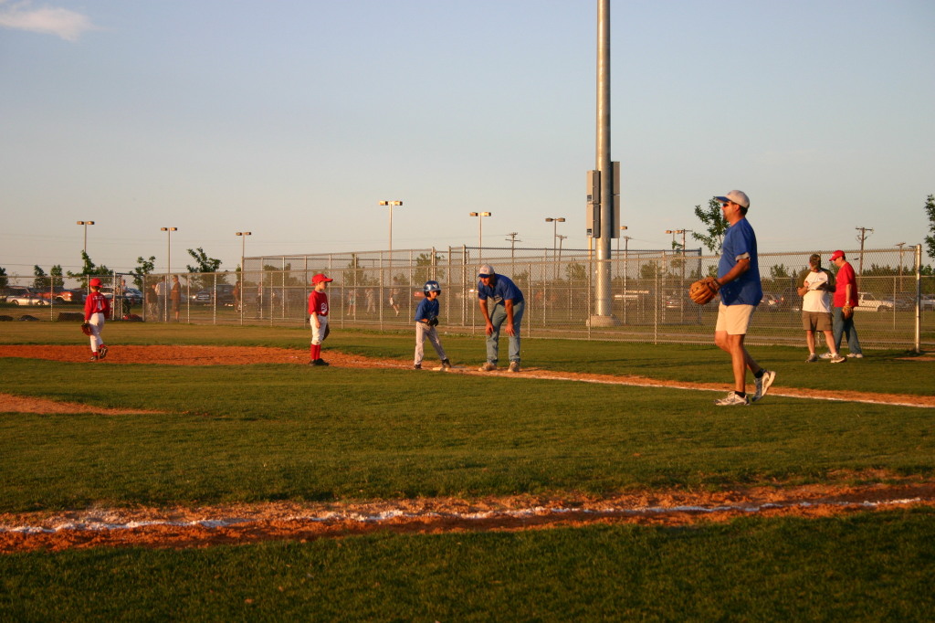 2007/04(April)/Leopards-Baseball-04-26/1024x768_2007-04-26-Leopards-vs-Reds-056-Hunter-on-1st.JPG