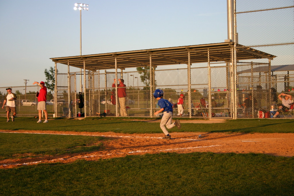 2007/04(April)/Leopards-Baseball-04-26/1024x768_2007-04-26-Leopards-vs-Reds-067-Chance-great-hit.JPG