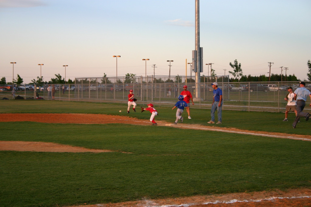 2007/04(April)/Leopards-Baseball-04-26/1024x768_2007-04-26-Leopards-vs-Reds-076-Byron.JPG