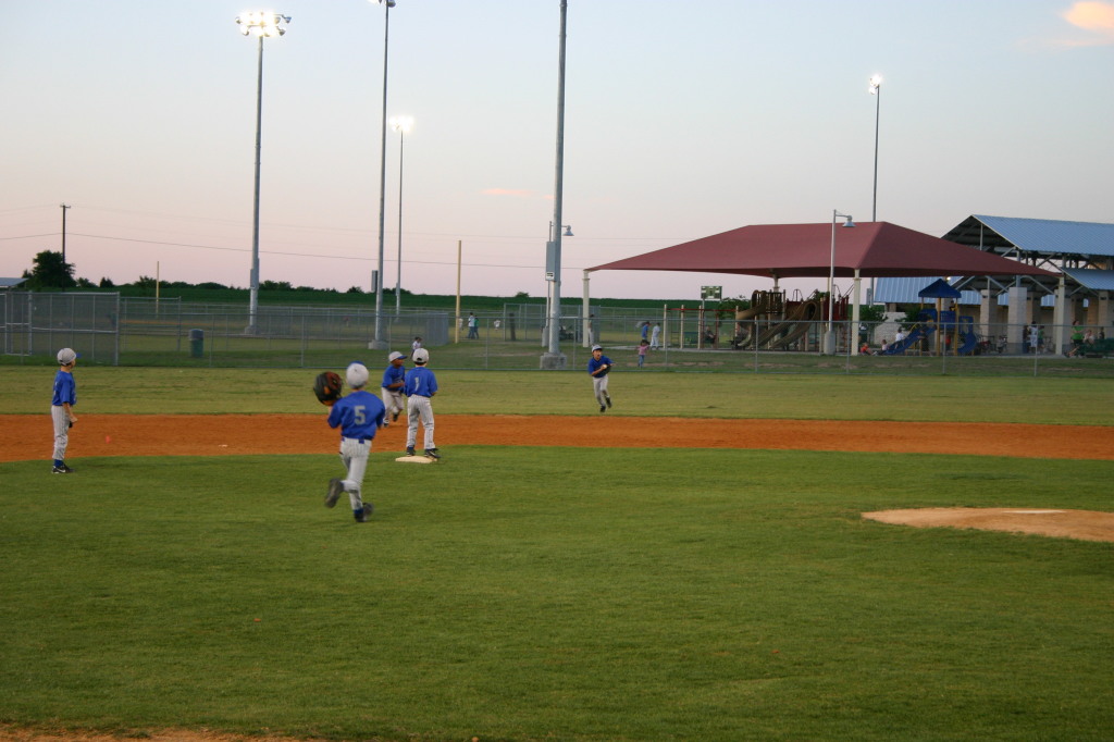 2007/04(April)/Leopards-Baseball-04-26/1024x768_2007-04-26-Leopards-vs-Reds-111-Clayton.JPG