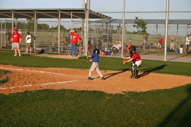 2007/04(April)/Leopards-Baseball-04-26/640x480_2007-04-26-Leopards-vs-Reds-004-Ethan.JPG