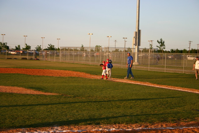 2007/04(April)/Leopards-Baseball-04-26/640x480_2007-04-26-Leopards-vs-Reds-047-Seth-safe-at-first.JPG