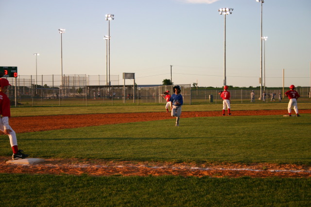 2007/04(April)/Leopards-Baseball-04-26/640x480_2007-04-26-Leopards-vs-Reds-051-Seth.JPG