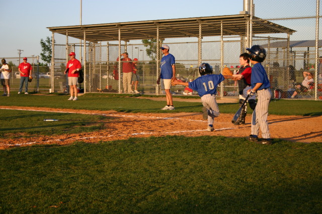 2007/04(April)/Leopards-Baseball-04-26/640x480_2007-04-26-Leopards-vs-Reds-055-Seth-at-home.JPG