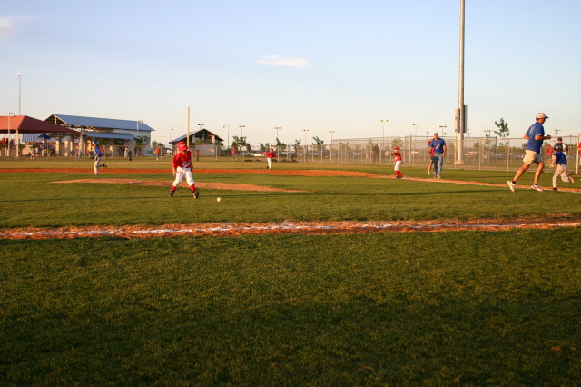 2007/04(April)/Leopards-Baseball-04-26/640x480_2007-04-26-Leopards-vs-Reds-064-Nick.JPG