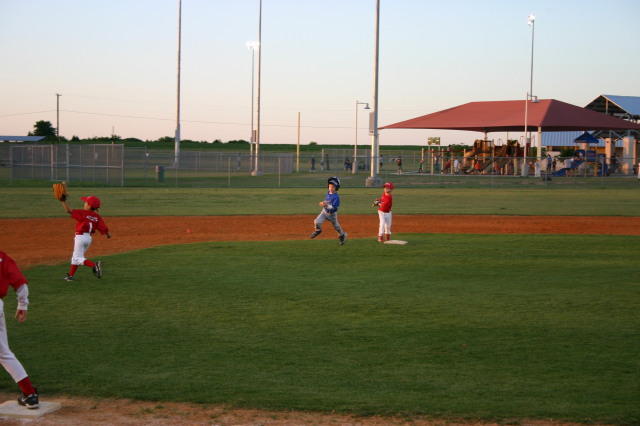 2007/04(April)/Leopards-Baseball-04-26/640x480_2007-04-26-Leopards-vs-Reds-081-Ryan.JPG