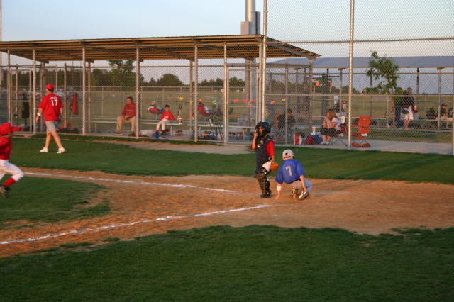 2007/04(April)/Leopards-Baseball-04-26/640x480_2007-04-26-Leopards-vs-Reds-084-Ryan-home.JPG