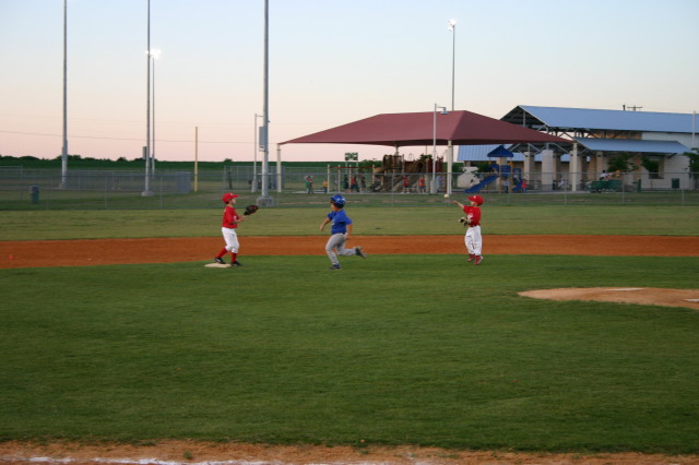 2007/04(April)/Leopards-Baseball-04-26/640x480_2007-04-26-Leopards-vs-Reds-098-Stephen.JPG