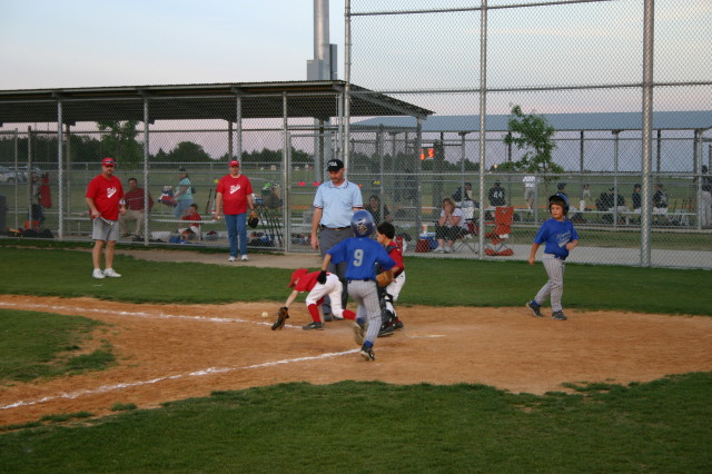 2007/04(April)/Leopards-Baseball-04-26/640x480_2007-04-26-Leopards-vs-Reds-106-Clayton.JPG