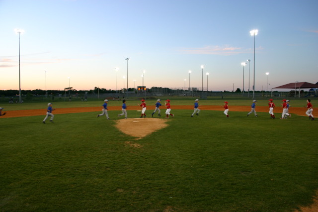 2007/04(April)/Leopards-Baseball-04-26/640x480_2007-04-26-Leopards-vs-Reds-117-Good-Game.JPG