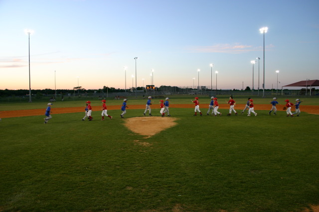 2007/04(April)/Leopards-Baseball-04-26/640x480_2007-04-26-Leopards-vs-Reds-118-Good-Game.JPG