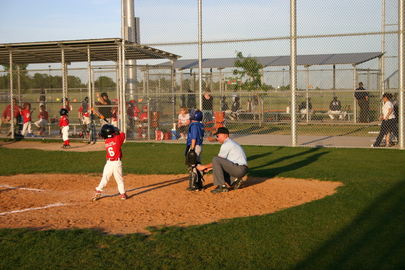 2007/04(April)/Leopards-Baseball-04-26/800x600_2007-04-26-Leopards-vs-Reds-037-Clayton-getting-an-adjustment.JPG
