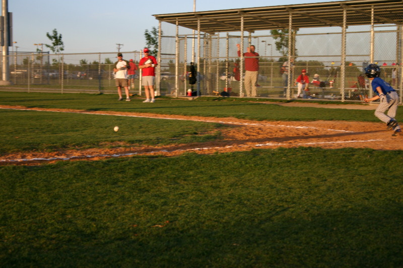 2007/04(April)/Leopards-Baseball-04-26/800x600_2007-04-26-Leopards-vs-Reds-063-Nick-hits.JPG