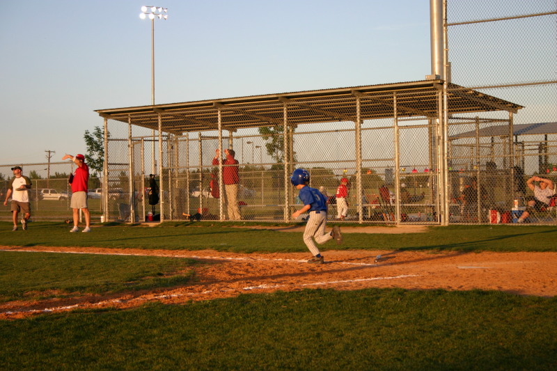 2007/04(April)/Leopards-Baseball-04-26/800x600_2007-04-26-Leopards-vs-Reds-067-Chance-great-hit.JPG